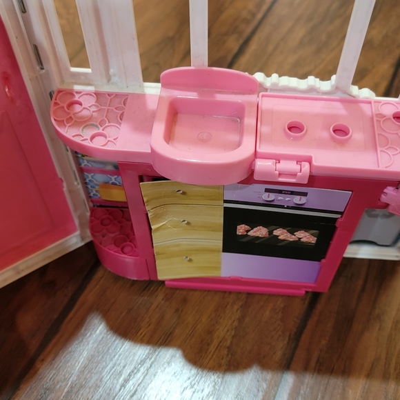 Barbie fold up house - Picture 4 of 6